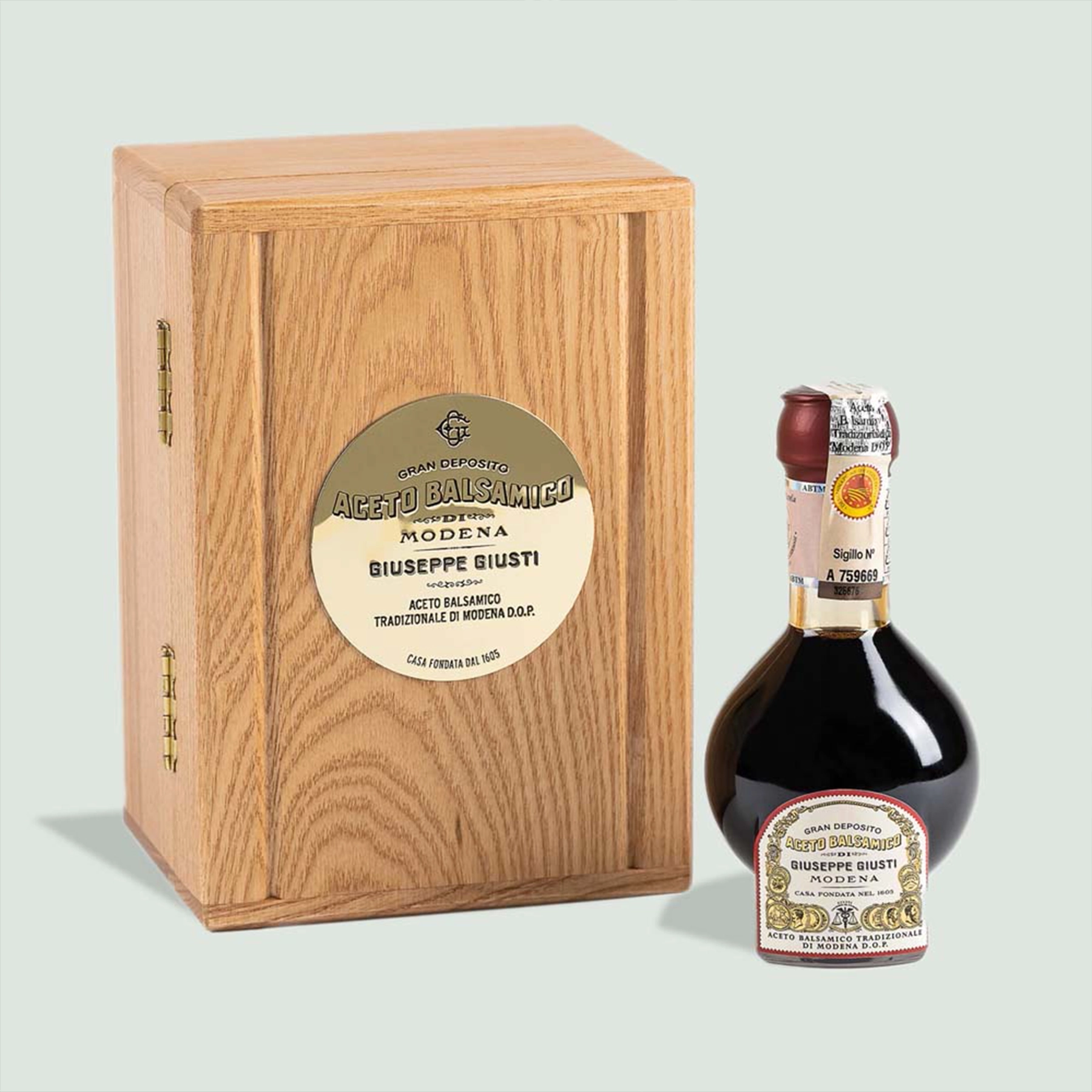 Aged Balsamic Vinegar 25 Year | Giuseppe Giusti Modena Aged Balsamic Vinegar 25 Year | Giuseppe Giusti Modena with wooden packaging