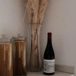 Bakeder Tempranillo Spanish wine with label detail