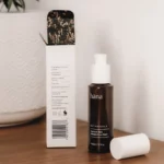 Key ingredients of the Manuka Face Mask, including 60% honey, hyaluronic acid, and Rosa Damascena flower oil.