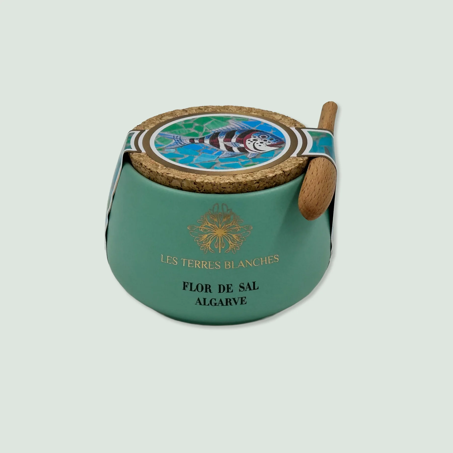 Organic Salt Flor de Sal de l’Algarve in turquoise ceramic pot with spoon – front view Organic Salt Flor de Sal de l’Algarve in turquoise ceramic pot with spoon – front view
