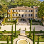 Château d’Estoublon estate nestled in the Alpilles mountains landscape