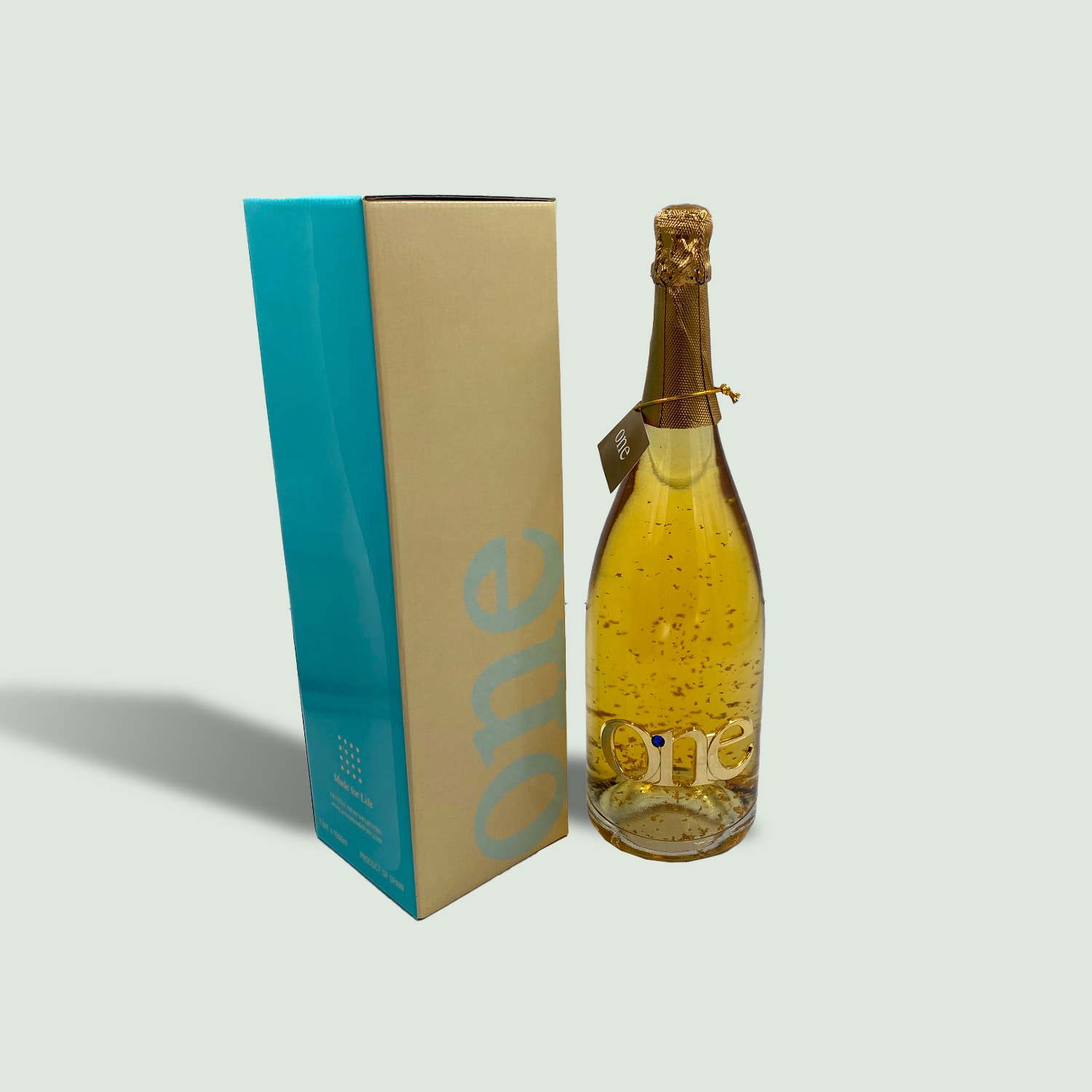 One GOld WHite Magnum ONE Gold Sparkling White Wine (cava) with Gold Edible Flakes Magnum 150cl - Image 1