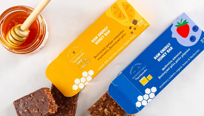 Beekeeper Family organic honey bar with dark chocolate and citrus Beekeeper Family organic honey bar with dark chocolate and citrus